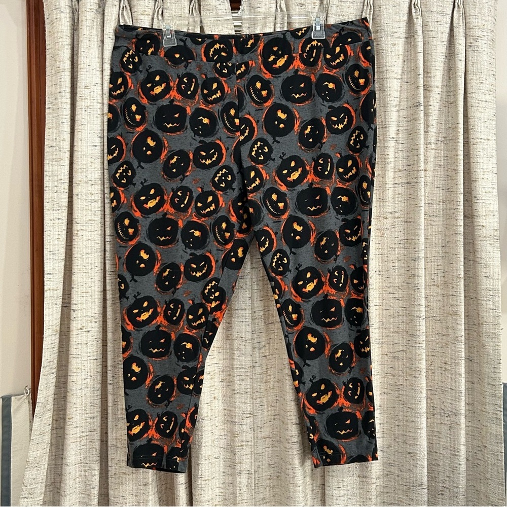 Terra & Sky Plus Size Sueded Halloween Leggings - 3X